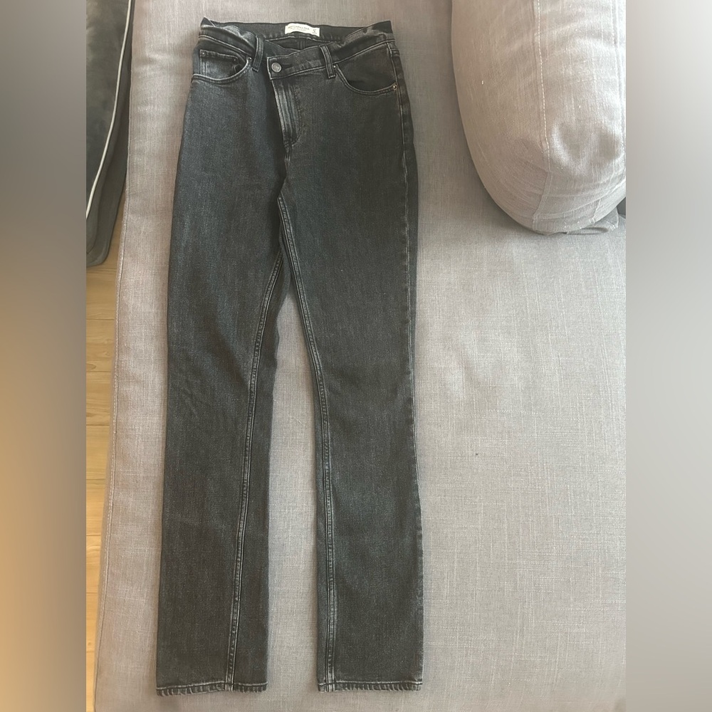 Abercrombie & Fitch “The ‘90s Slim Straight Ultra High Rise” Size 27 / 4L